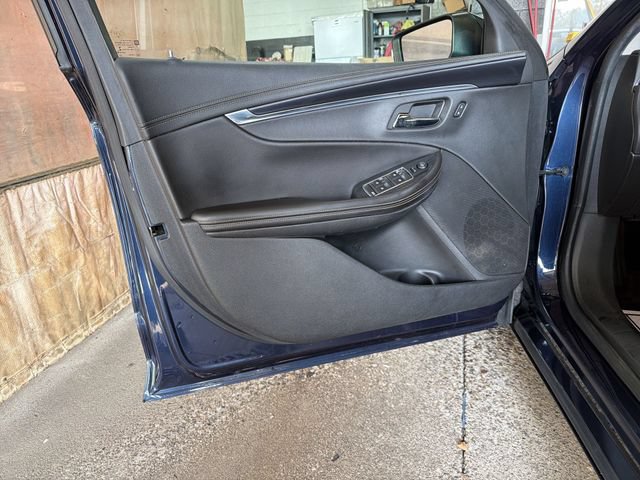 Used 2016 Chevrolet Impala LT FWD image 13