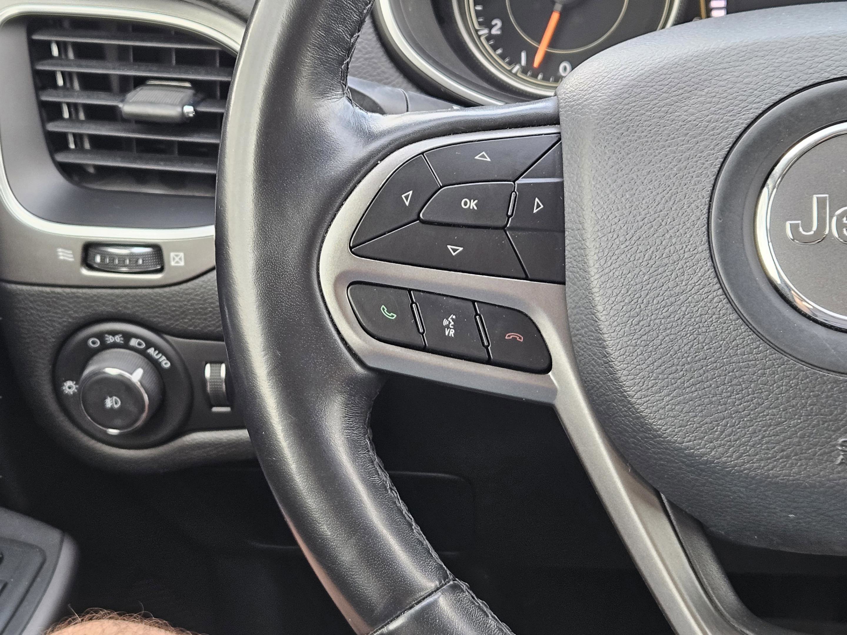 Used 2021 Jeep Cherokee Latitude Lux image 25