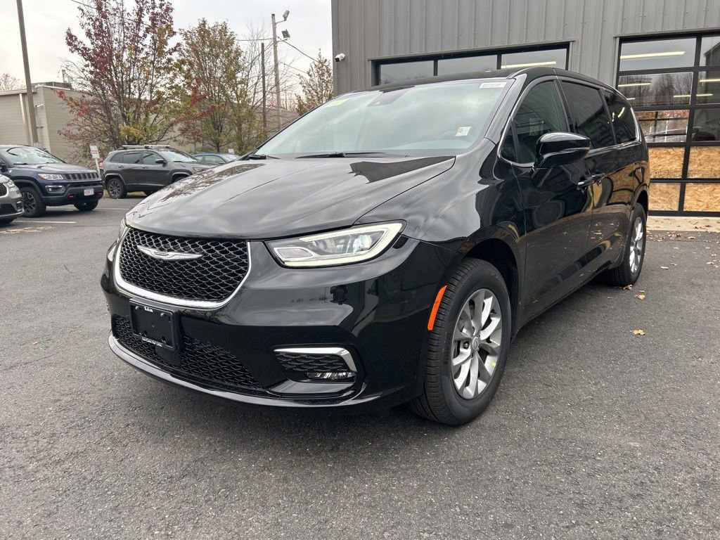 New 2026 Chrysler Pacifica Select image 6