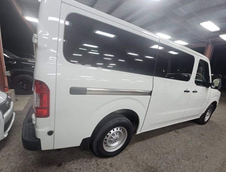 Used 2020 Nissan NV 3500 S image 3