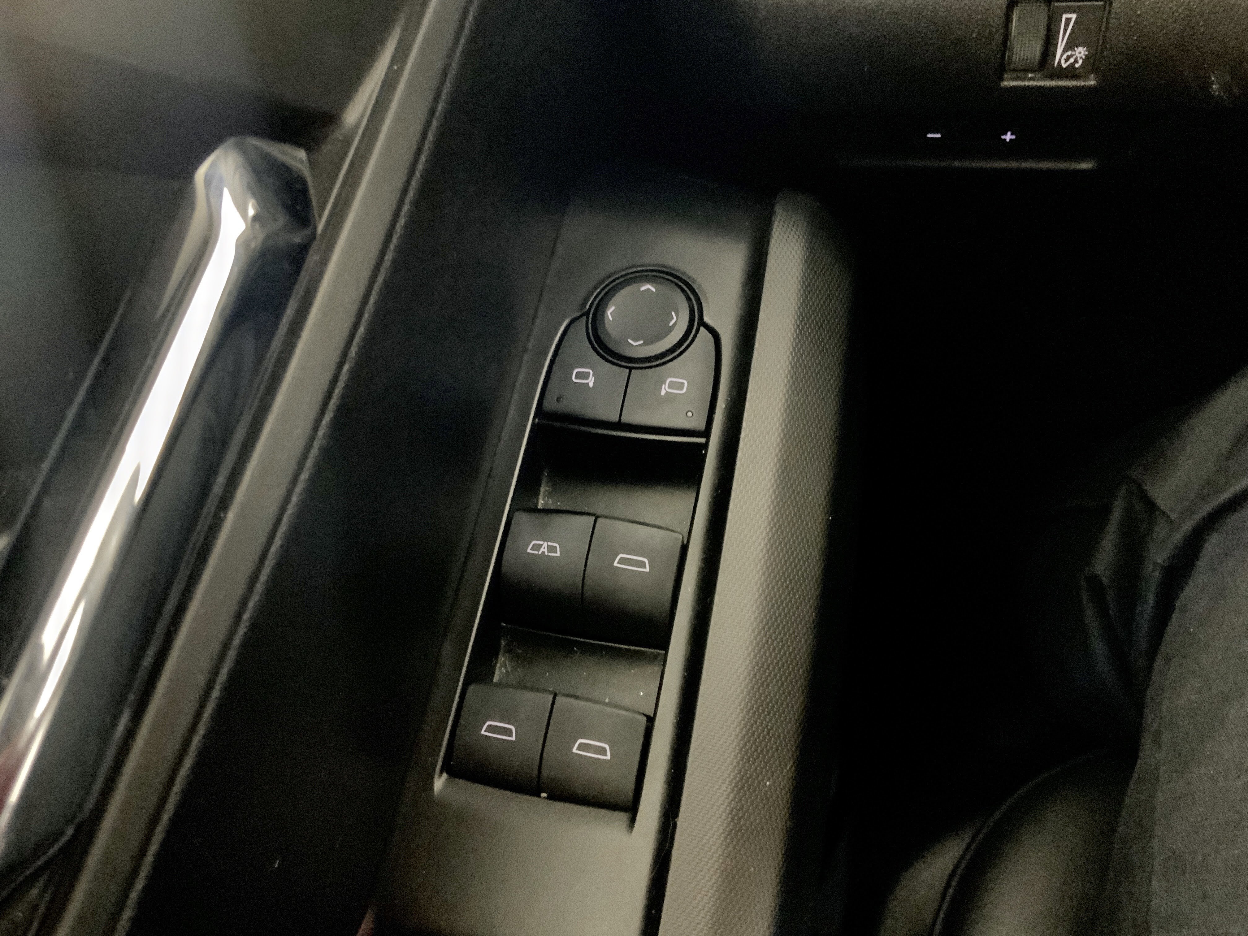 Used 2024 Chevrolet Colorado LT w/ LT Convenience Package III image 30