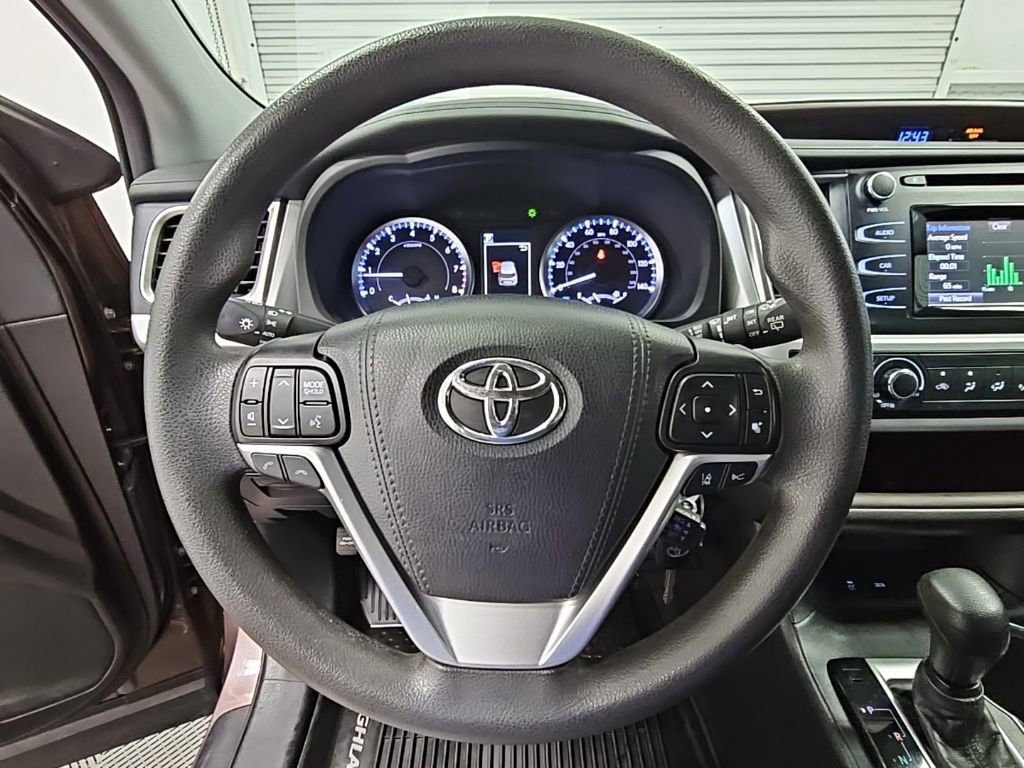 Used 2019 Toyota Highlander LE FWD image 23