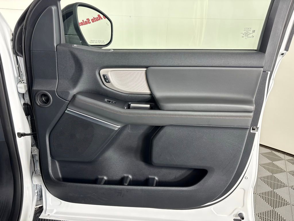 Used 2025 Ford Expedition Active image 40