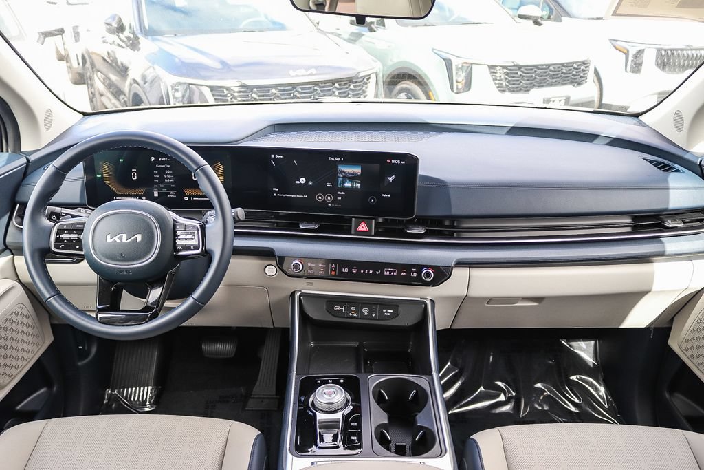 Certified 2026 Kia Carnival EX FWD image 12