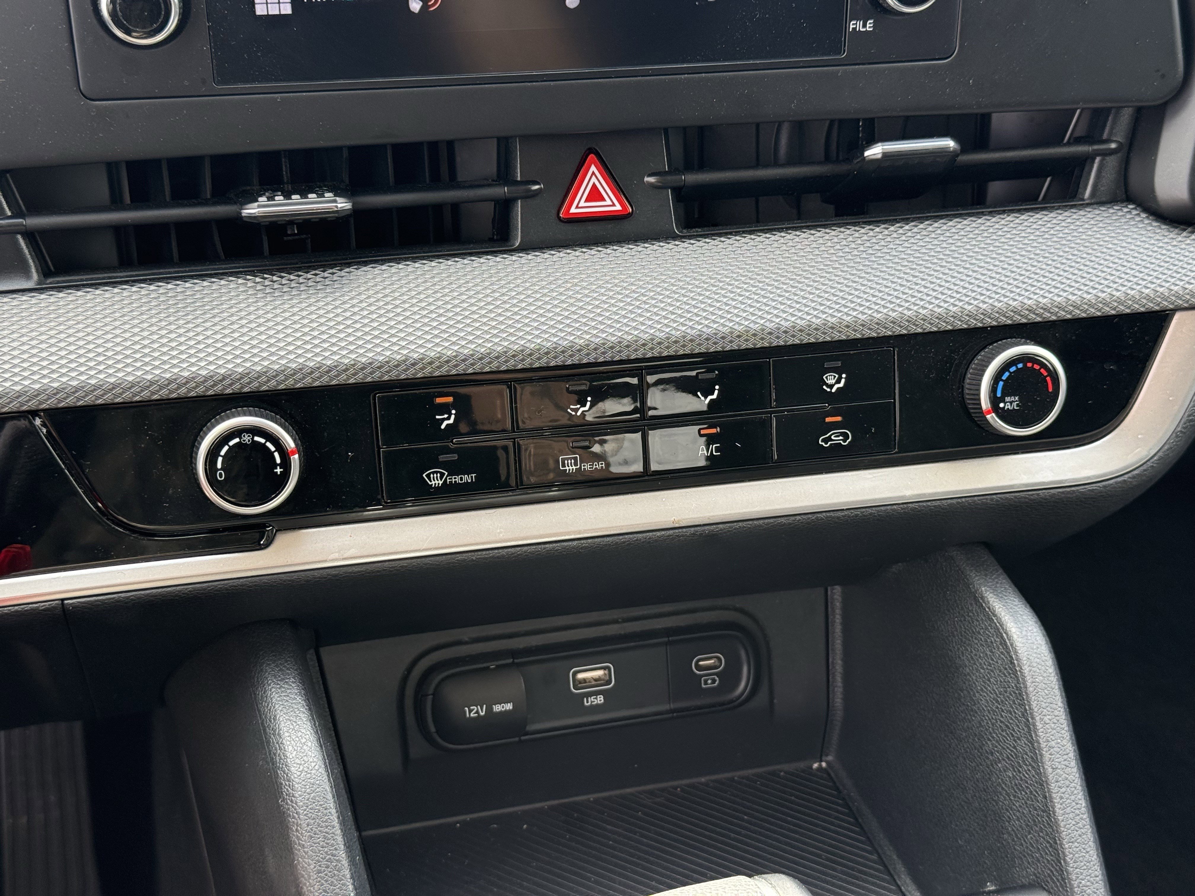 Used 2025 Kia Sportage LX image 23