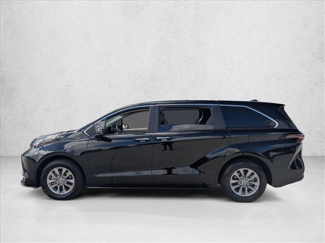 Used 2024 Toyota Sienna XLE image 8