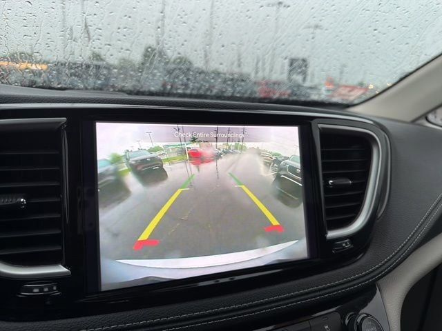 Used 2023 Chrysler Pacifica Touring-L FWD image 39
