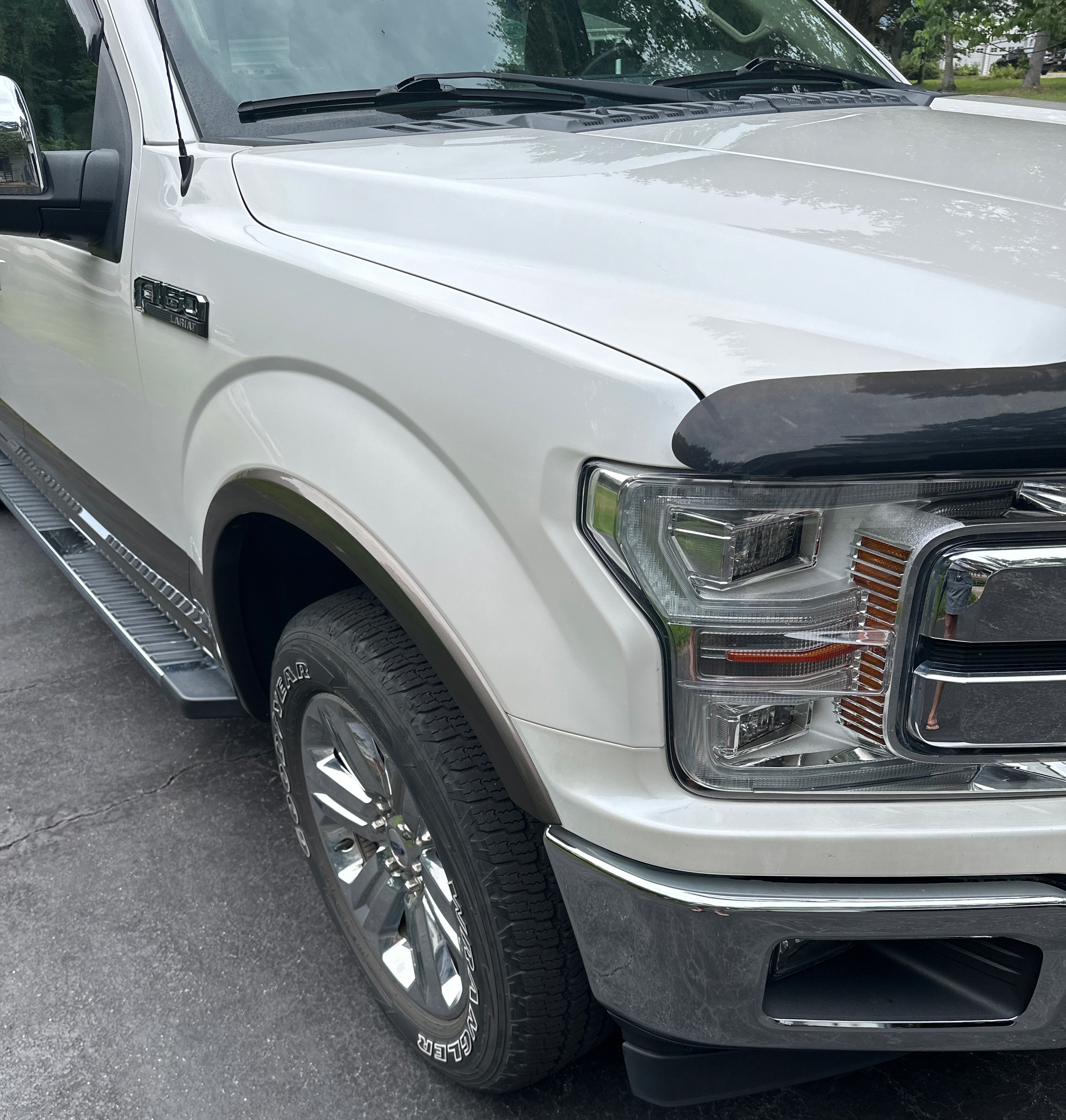 Used 2018 Ford F150 Lariat w/ Equipment Group 502A Luxury AWD/4WD image 3
