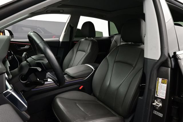 Used 2019 Audi Q8 Premium Plus w/ Premium Plus AWD/4WD image 5