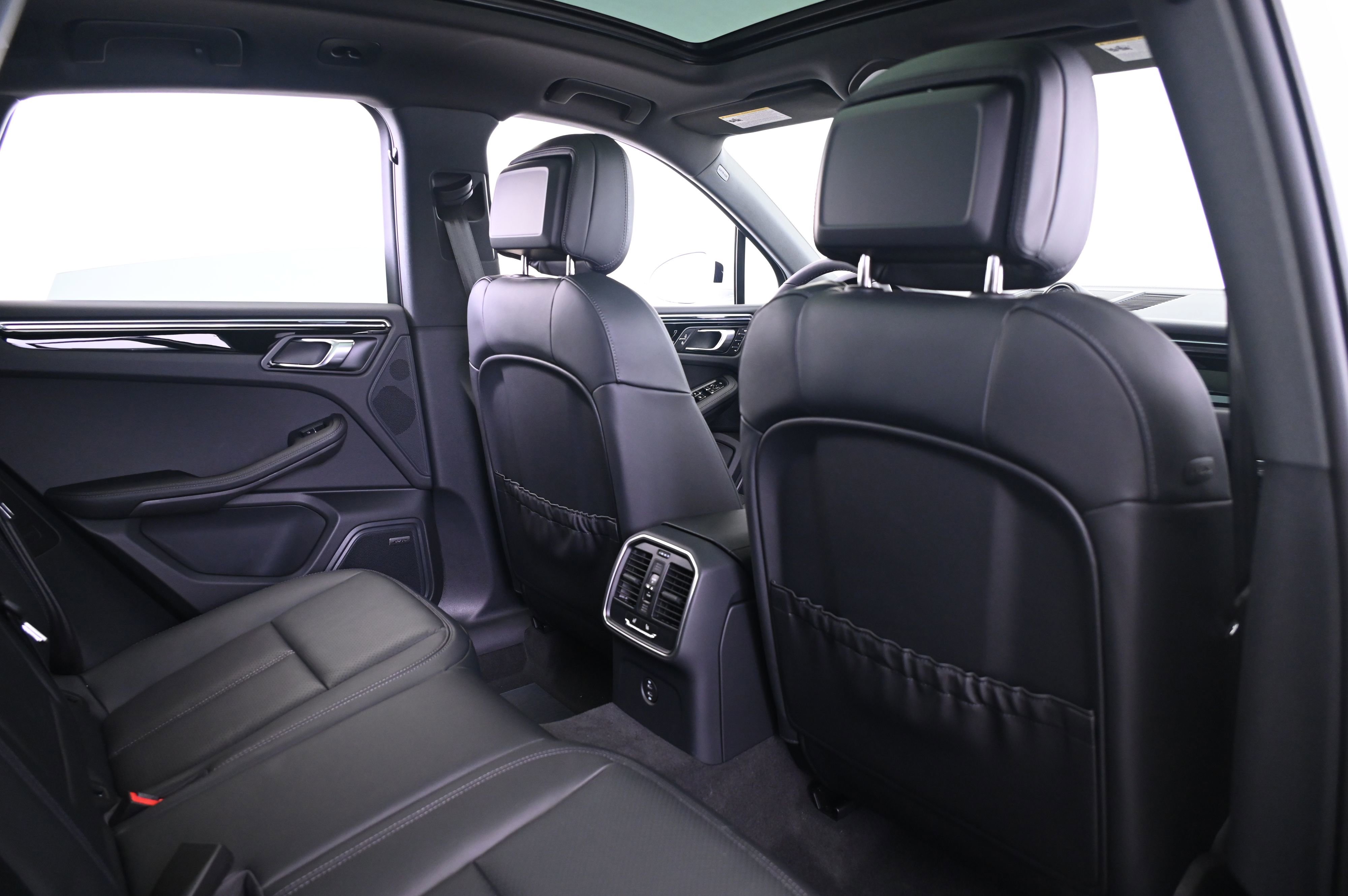 Certified 2025 Porsche Macan image 21