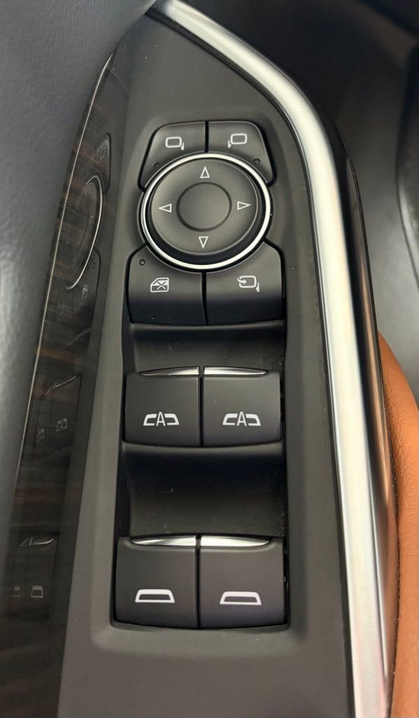 Used 2023 Cadillac XT4 Sport w/ LPO, Onyx Lite Package AWD/4WD image 17