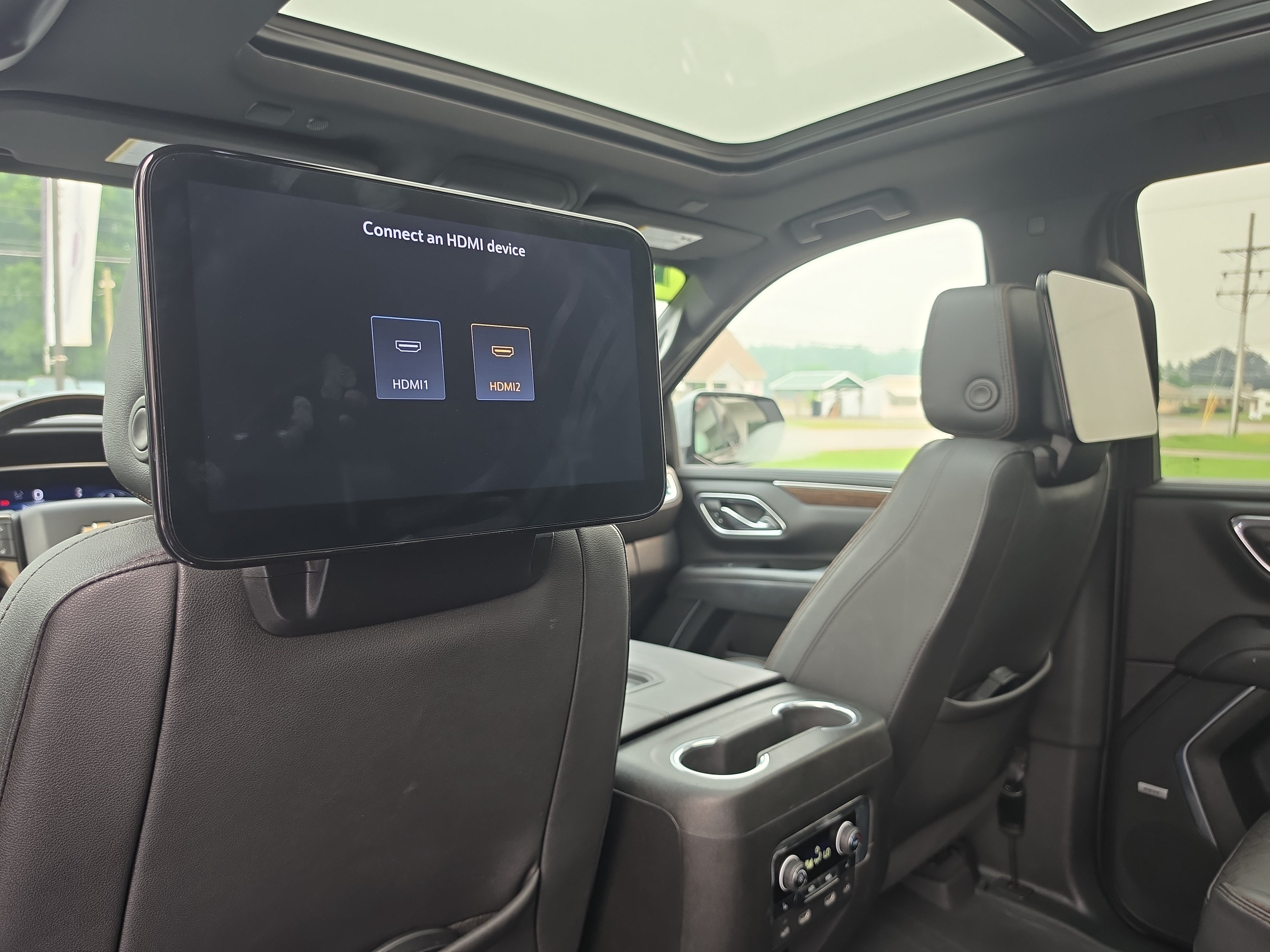 Used 2023 Chevrolet Tahoe High Country AWD/4WD image 16