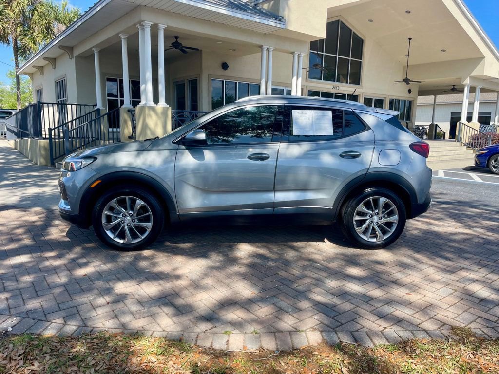 Used 2023 Buick Encore GX Essence w/ Experience Buick Package FWD image 2