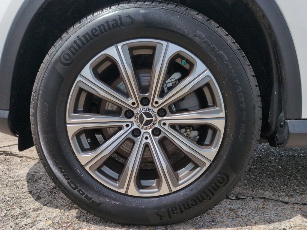 Used 2025 Mercedes-Benz GLC 300 4MATIC image 12