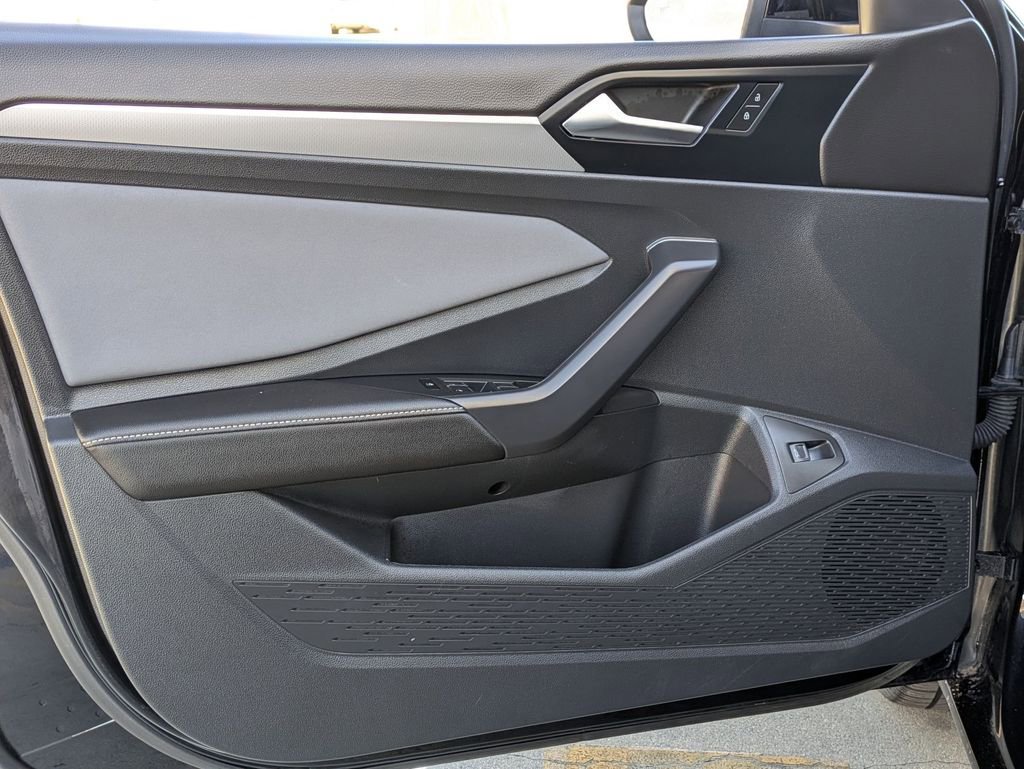 Used 2025 Volkswagen Jetta SE image 11