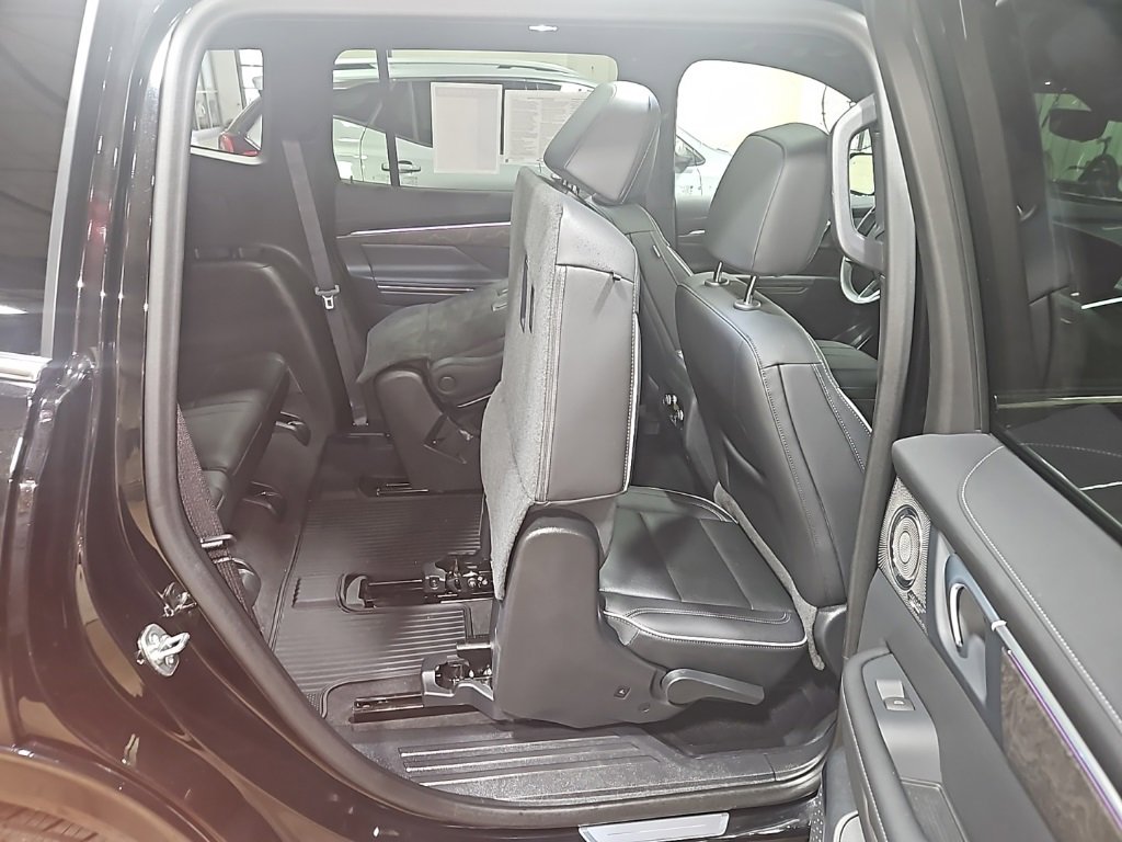 Certified 2025 Buick Enclave Avenir w/ Super Cruise Package image 34