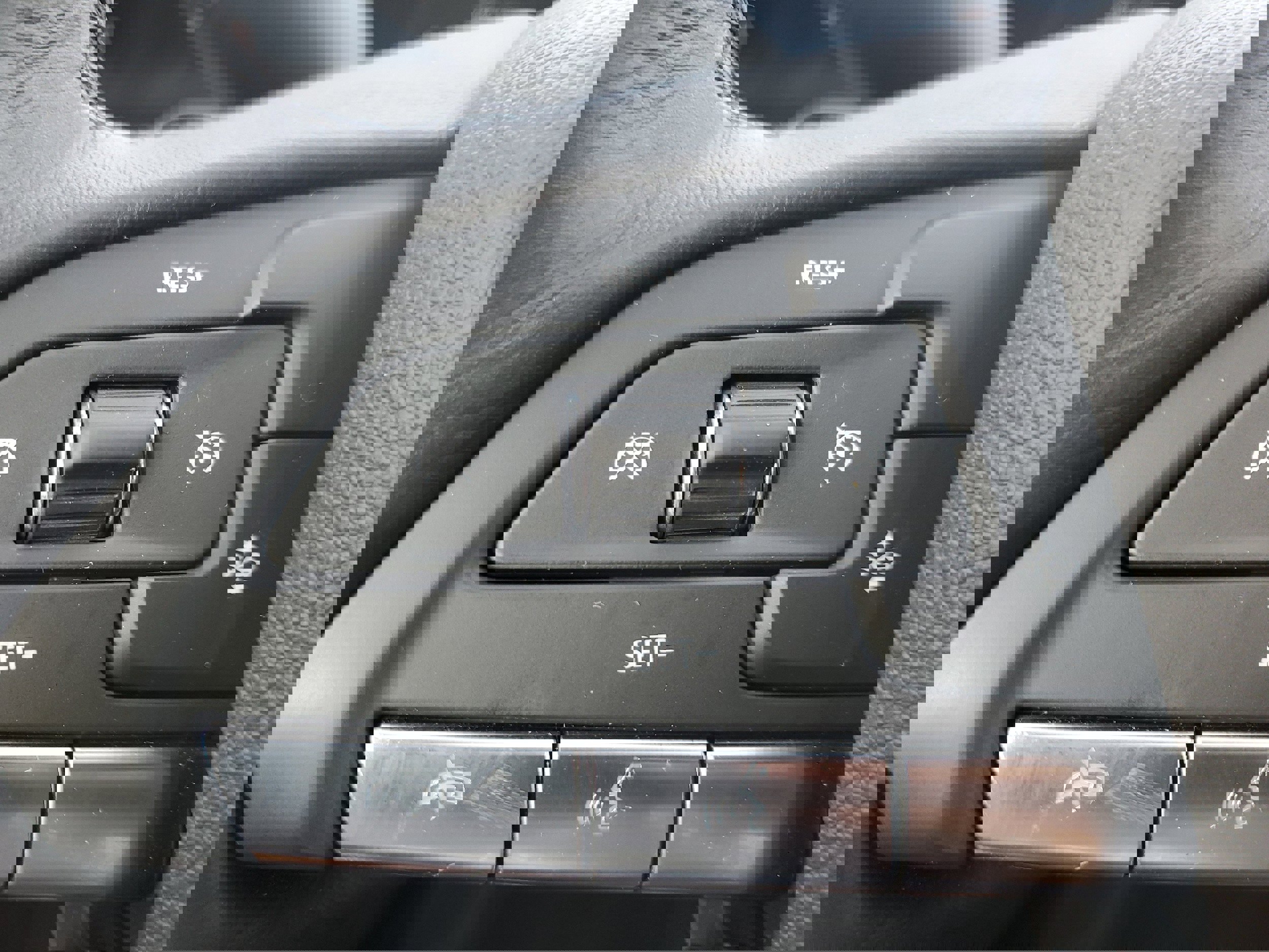 Used 2024 Cadillac XT4 Premium Luxury image 30