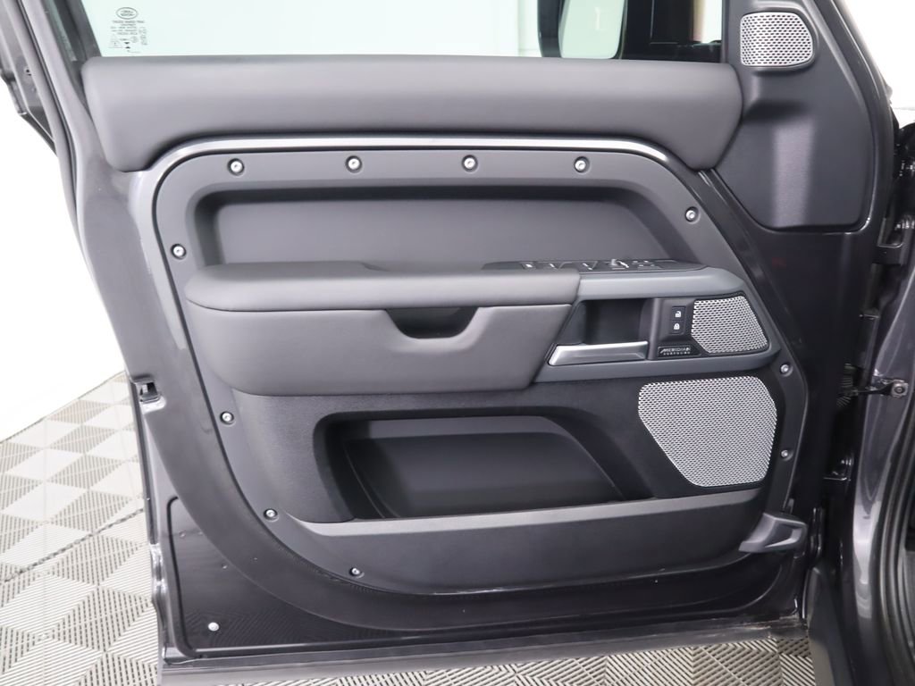 Used 2024 Land Rover Defender 130 X image 26