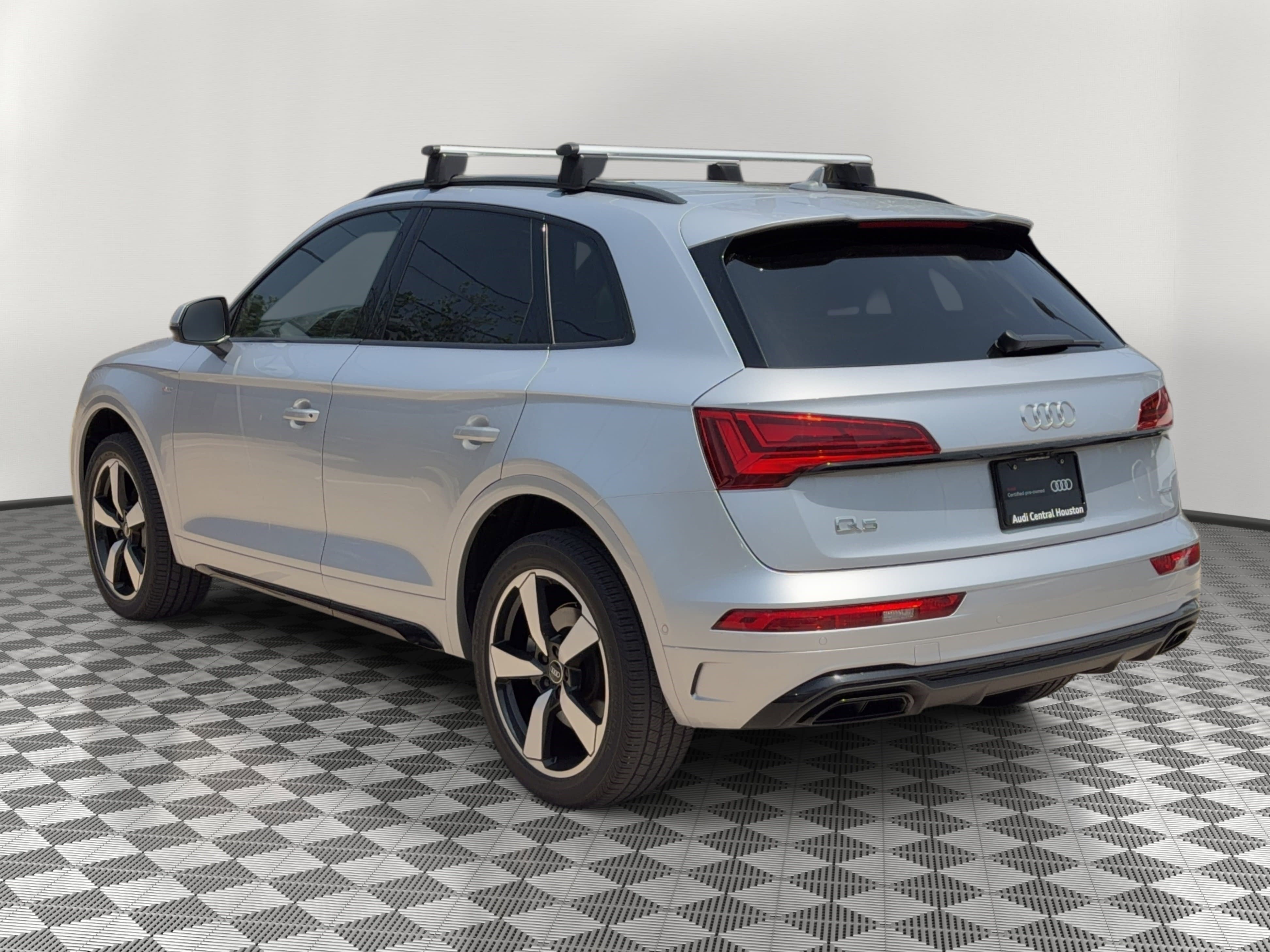 Used 2023 Audi Q5 2.0T Prestige w/ Prestige Package AWD/4WD image 3