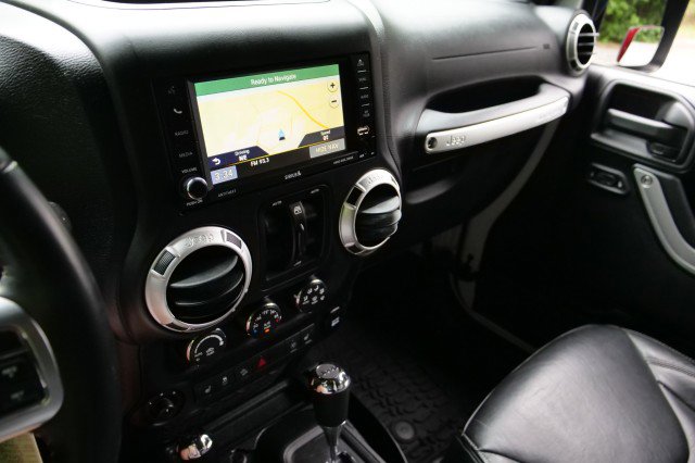 Used 2016 Jeep Wrangler Unlimited Rubicon AWD/4WD image 13