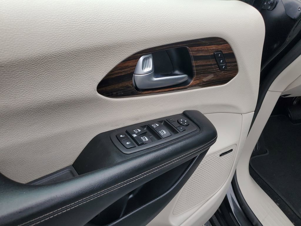 Used 2022 Chrysler Pacifica Limited image 18