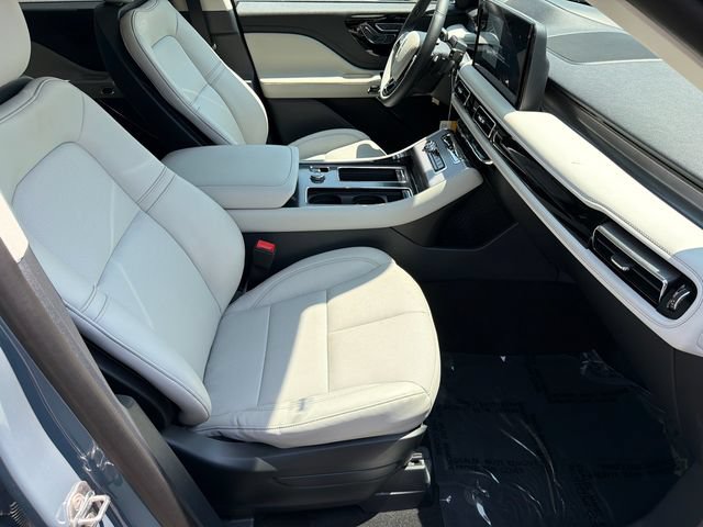 New 2026 Lincoln Aviator 2WD w/ Jet Appearance Package image 13