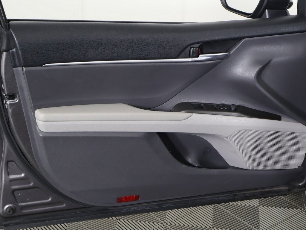 Used 2023 Toyota Camry SE image 19