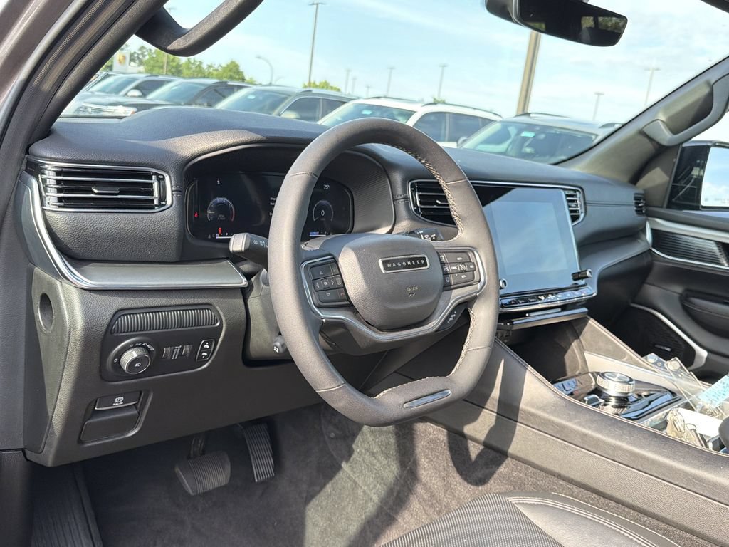 Used 2023 Jeep Wagoneer Series II AWD/4WD image 10