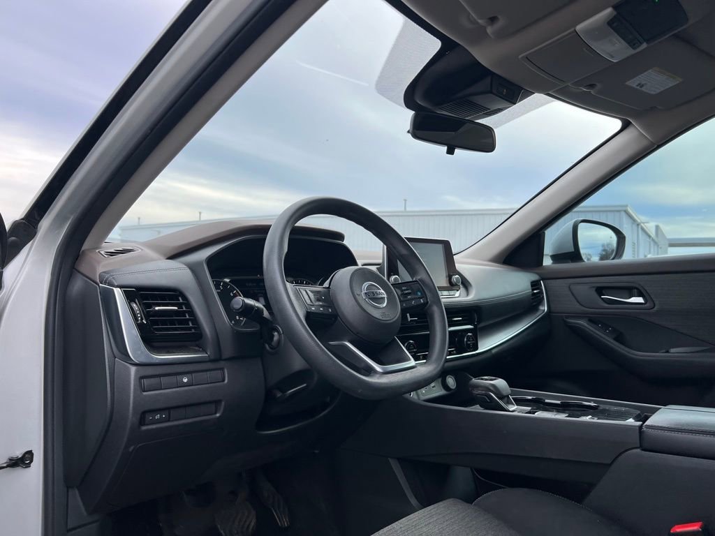 Used 2021 Nissan Rogue SV image 11