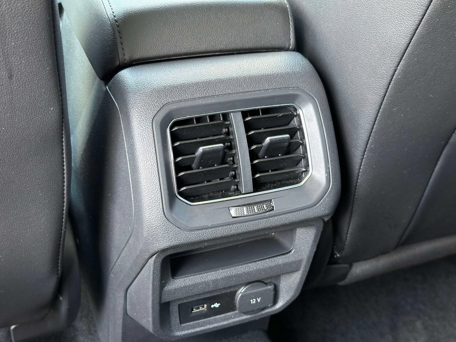 Used 2018 Volkswagen Tiguan SE FWD image 14
