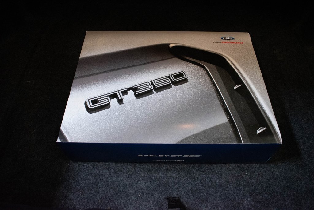 Used 2016 Ford Mustang Shelby GT350 w/ Technology Package image 28