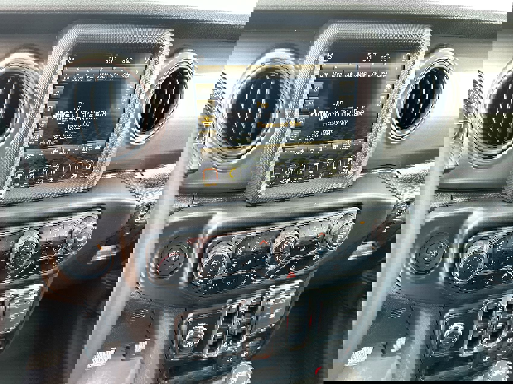 New 2023 Jeep Wrangler Unlimited w/ Sun & Screen Package image 16