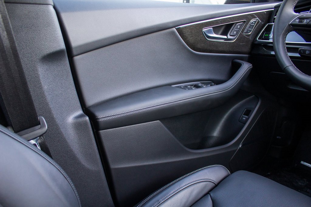 Used 2025 Audi Q8 Prestige image 19