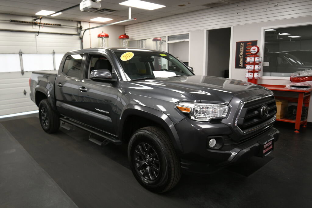 Used 2023 Toyota Tacoma SR5 AWD/4WD image 2