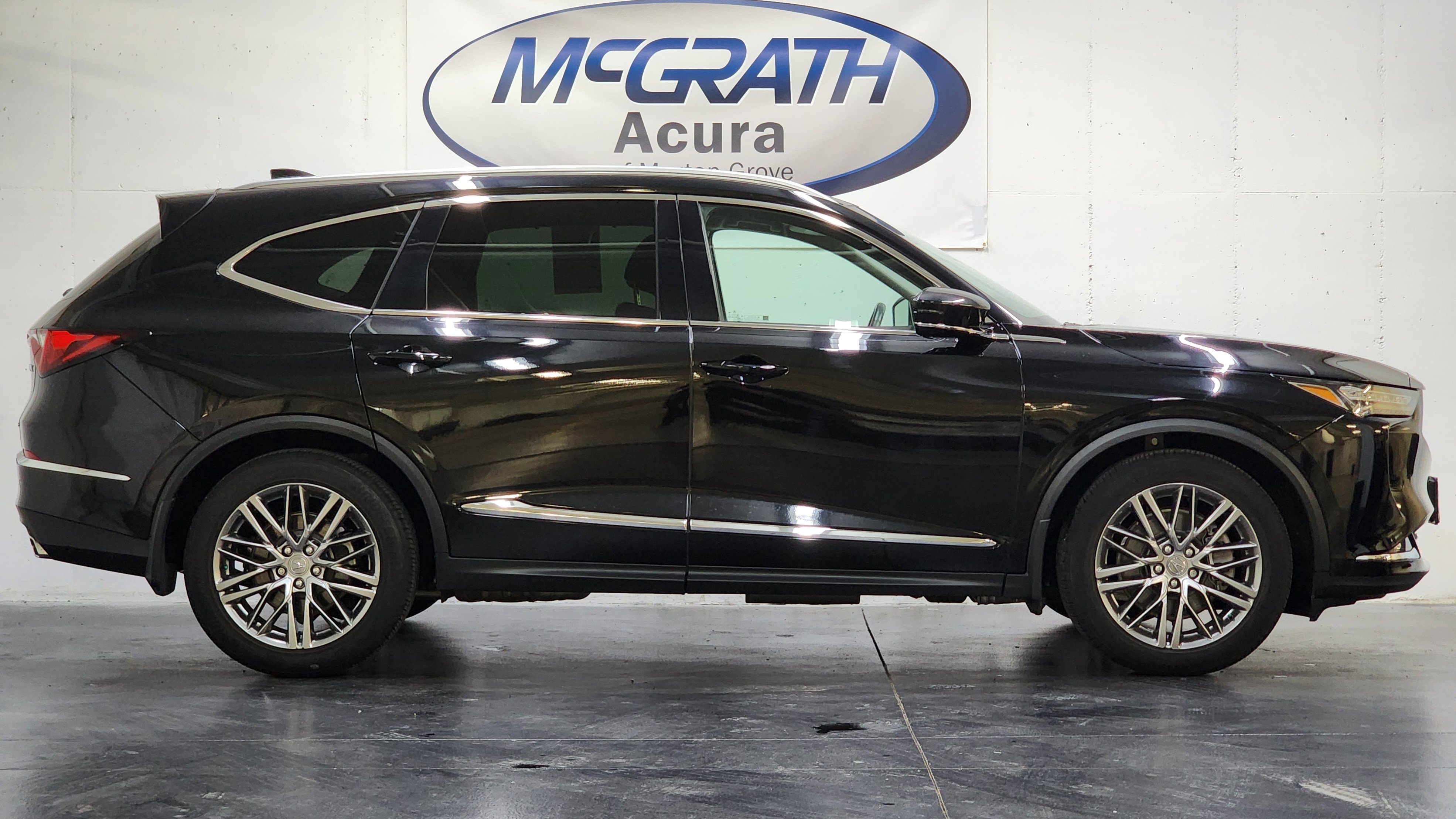 Certified 2024 Acura MDX w/ Advance Package AWD/4WD image 3