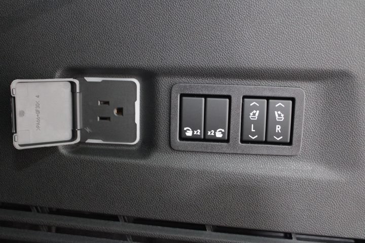 New 2026 GMC Yukon XL AT4 w/ AT4 Premium Plus Package AWD/4WD image 15