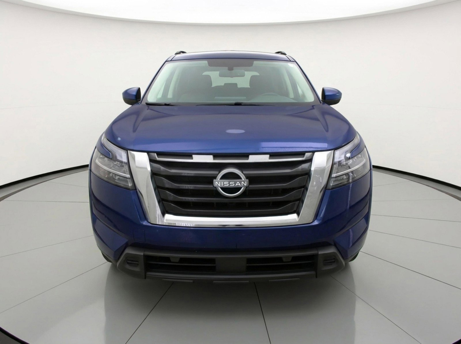 Used 2025 Nissan Pathfinder SV image 2