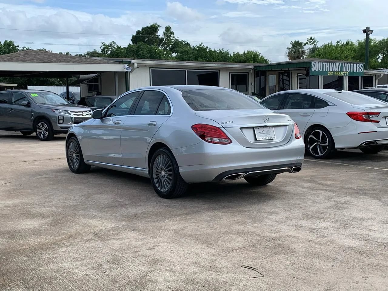 Used 2015 Mercedes-Benz C 300 4MATIC Sedan image 5