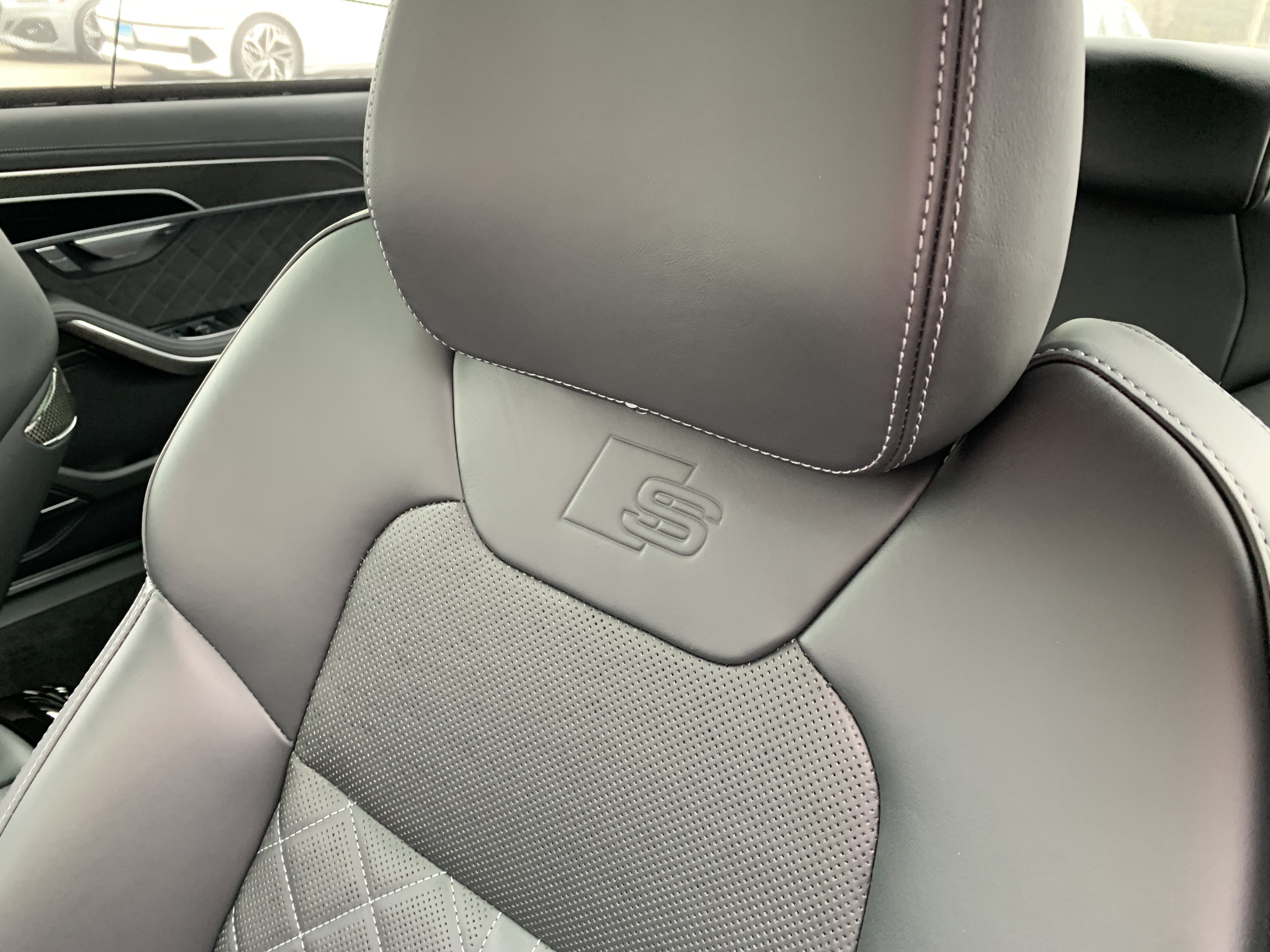 Certified 2023 Audi S8 w/ S8 Comfort Plus Package AWD/4WD image 8