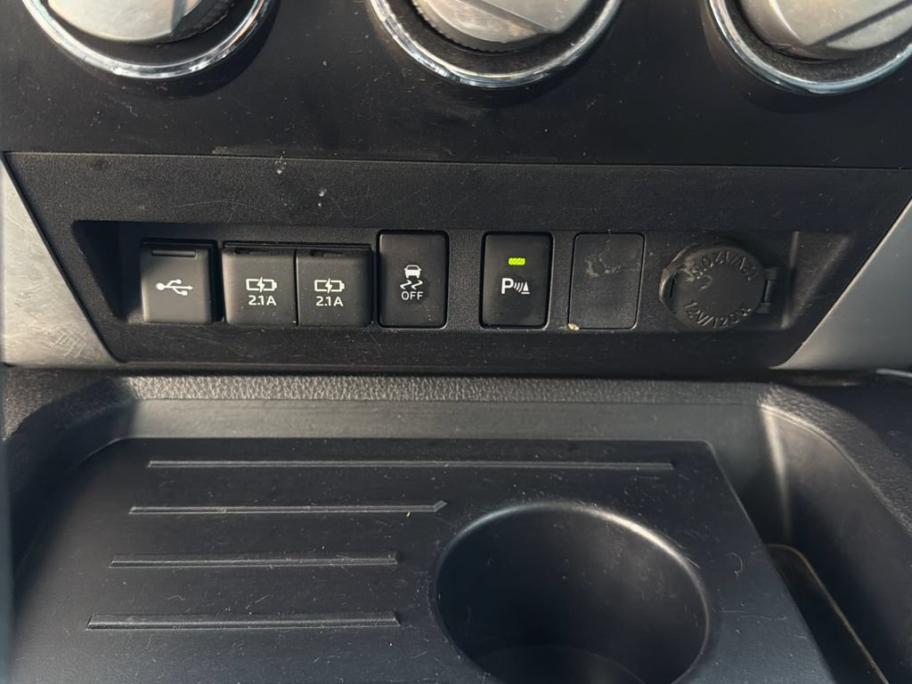 Used 2020 Toyota Tundra SR5 w/ SR5 Convenience Package AWD/4WD image 27