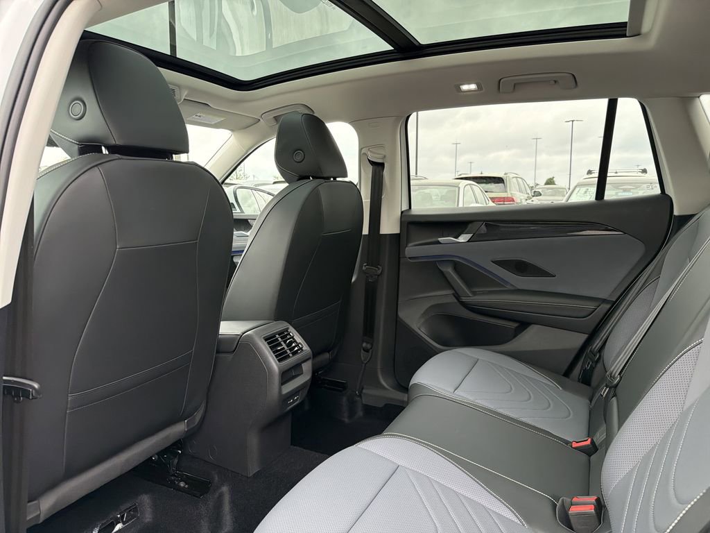 New 2026 Volkswagen Tiguan SE FWD image 12