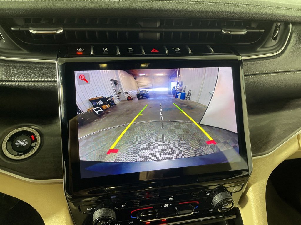 Used 2023 Jeep Grand Cherokee L Limited image 16