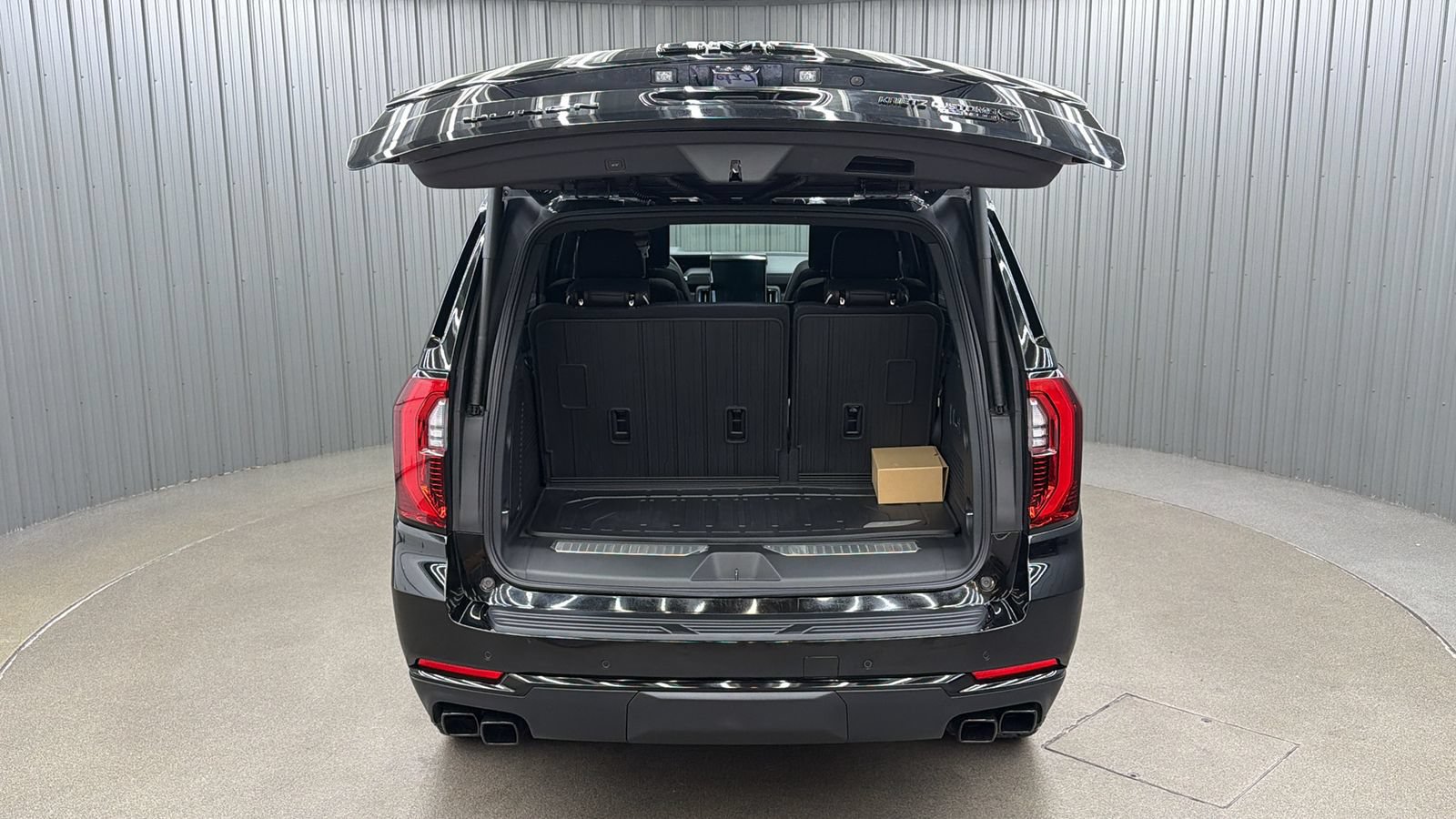 Used 2026 GMC Yukon AT4 Ultimate w/ LPO, Floor Liner Package AWD/4WD image 17
