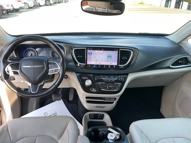 Used 2021 Chrysler Pacifica Touring-L FWD image 22
