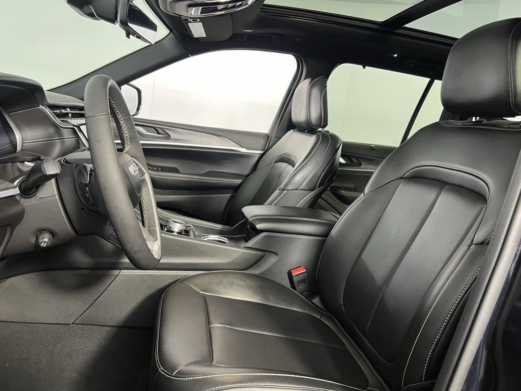 Used 2024 Jeep Grand Cherokee Limited w/ Luxury Tech Group II image 23