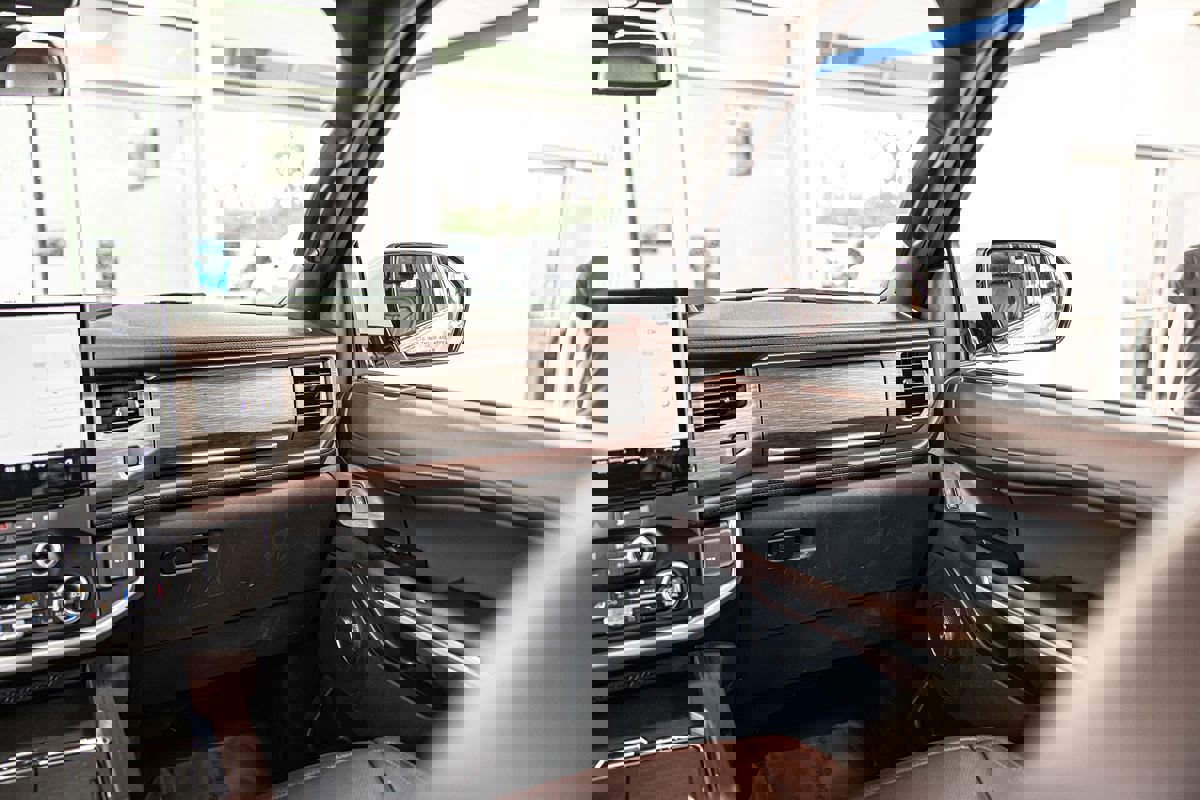 Used 2024 Ford Expedition Limited AWD/4WD image 42