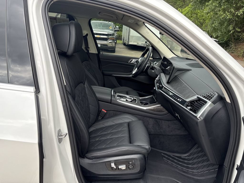 Used 2025 BMW X7 xDrive40i AWD/4WD image 29