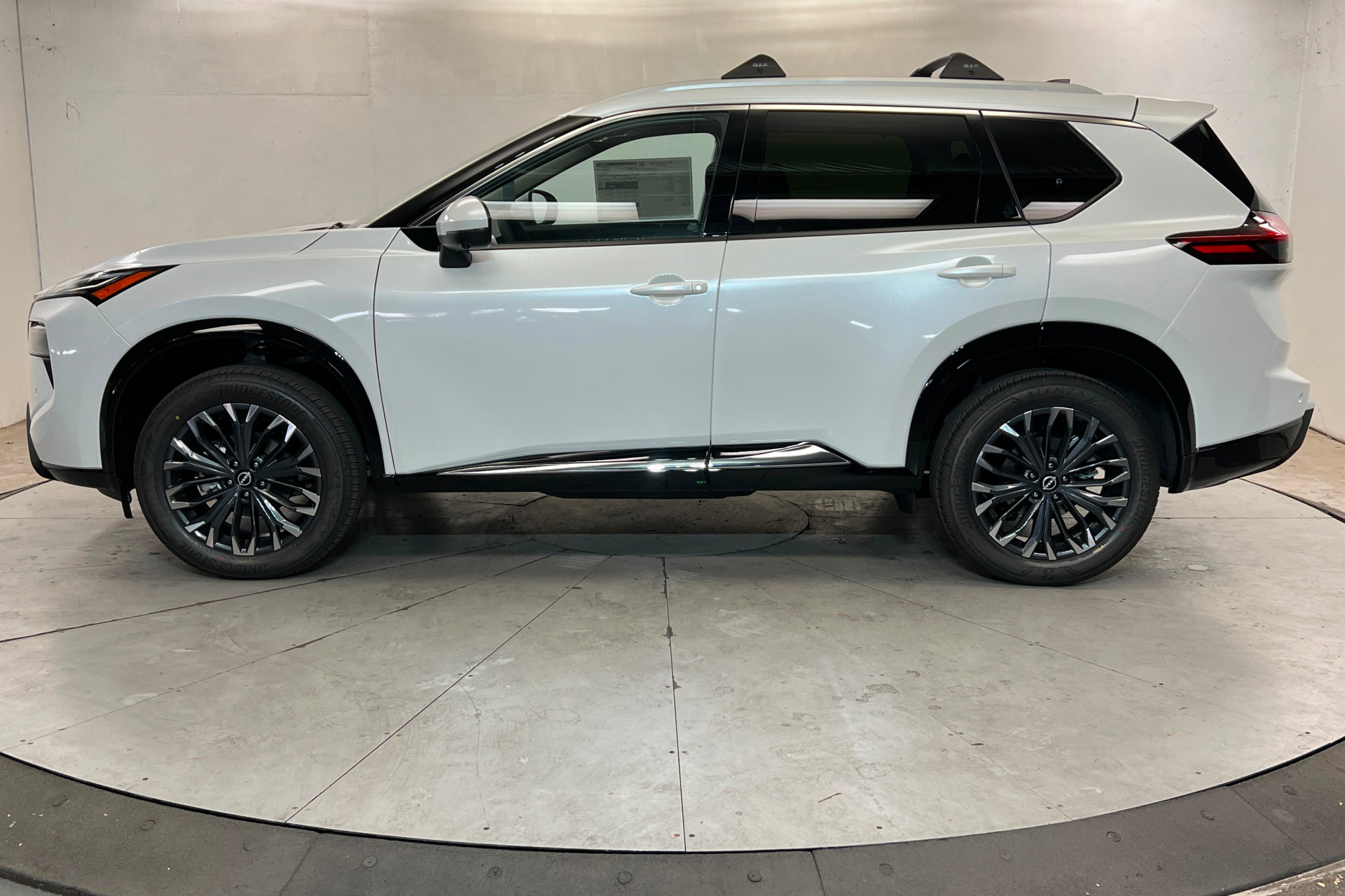 New 2026 Nissan Rogue Platinum AWD/4WD image 2