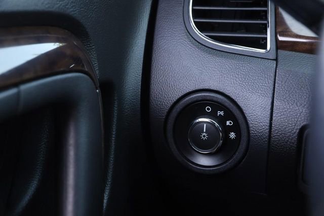 Used 2014 Ford Taurus Limited w/ Equipment Group 301A FWD image 21