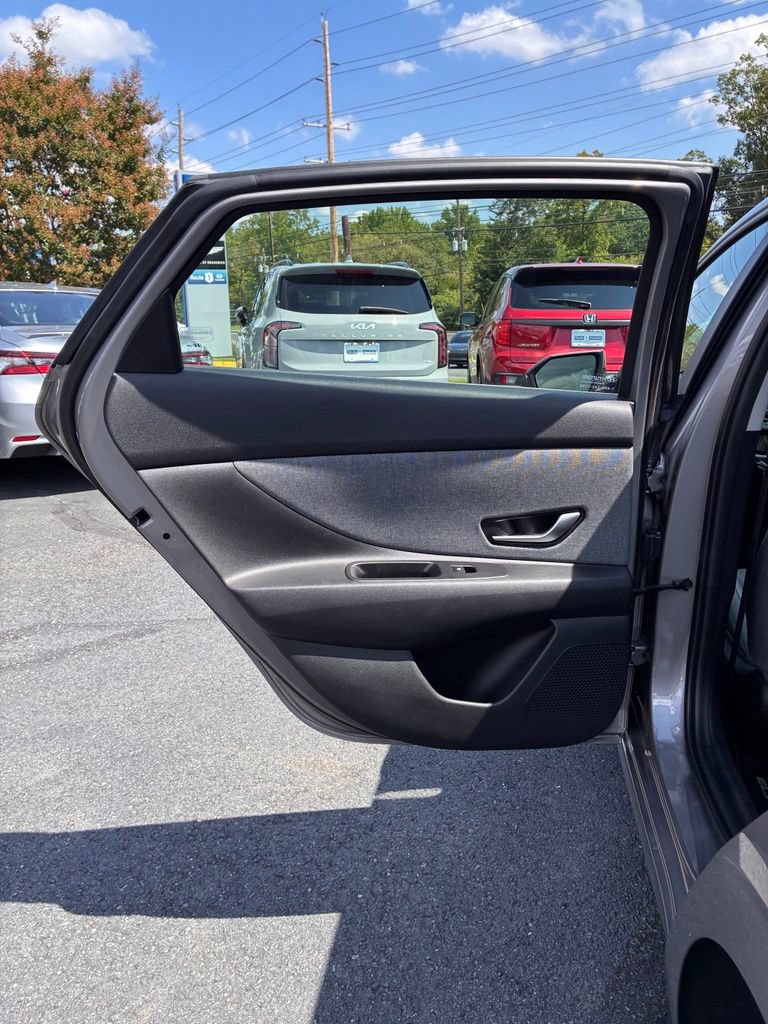 Certified 2024 Hyundai Elantra Limited FWD image 25